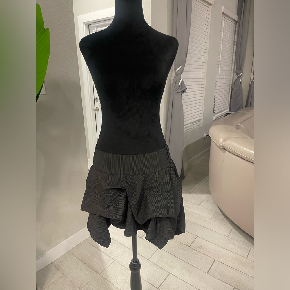 RARE Y2K Bebe asymmetrical bubble mini skirt Sz 6